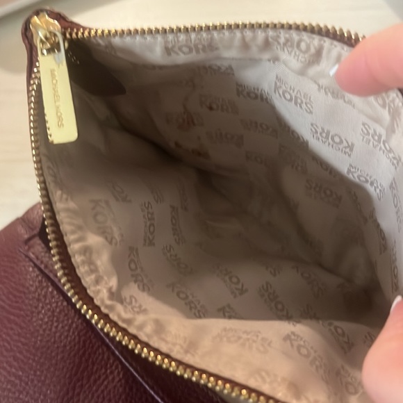 Michael Kors Burgundy Crossbody Bag Purse Pre-Owned Great Condition - Picture 6 of 9